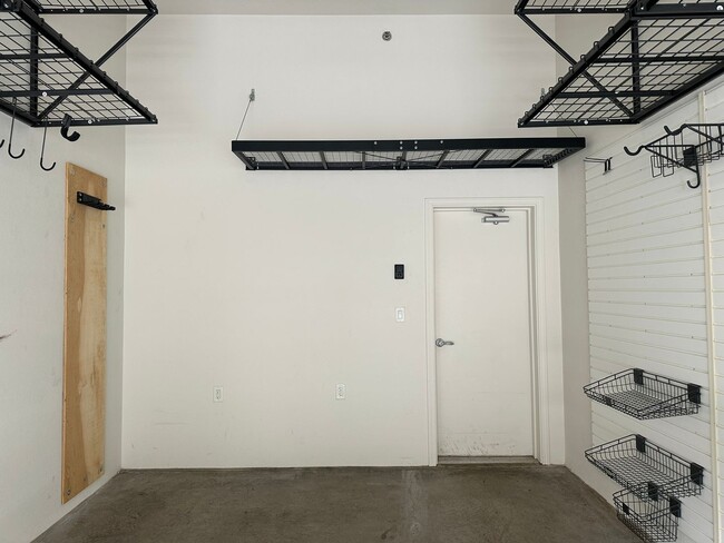 Building Photo - Welcome to the second city of Kapolei. Thi...