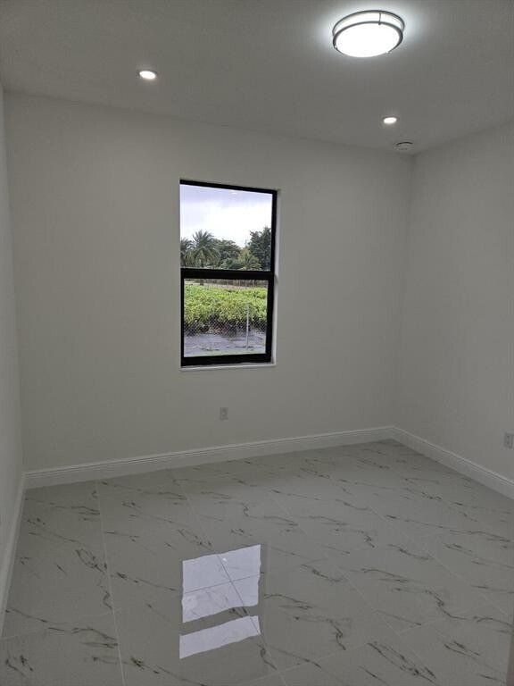 Building Photo - 6490 W Park Ln