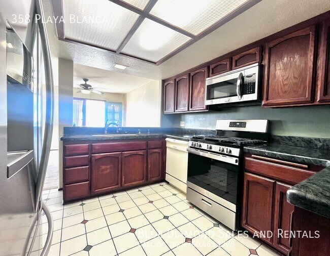 Building Photo - 358 Playa Blanca