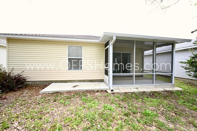 Building Photo - 3/2 in Pensacola!