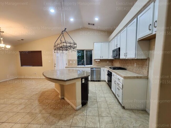 Building Photo - Spacious 4 bedroom 2 bathroom home located in the Ashton Falls community