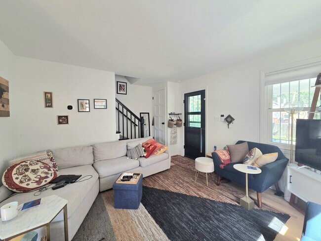 Building Photo - 609 Farragut Pl NE