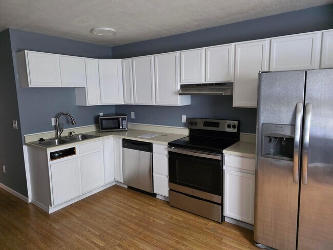 Building Photo - 2659 Four Seasons Dr