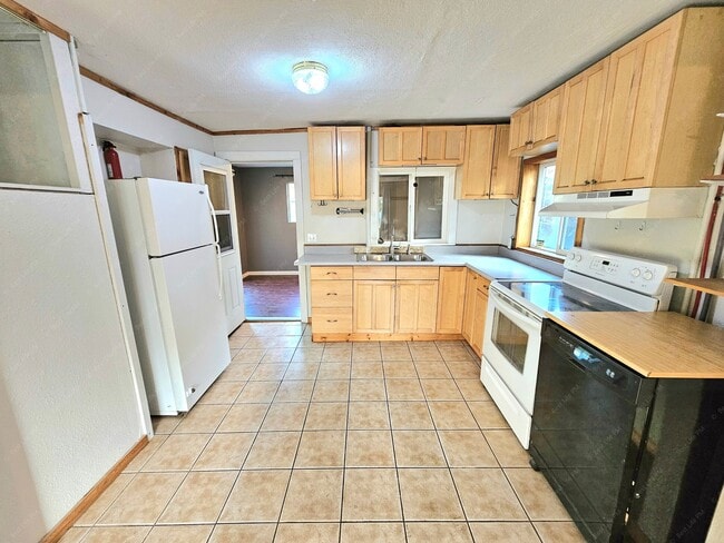 Building Photo - 5660 SE 125th Ave