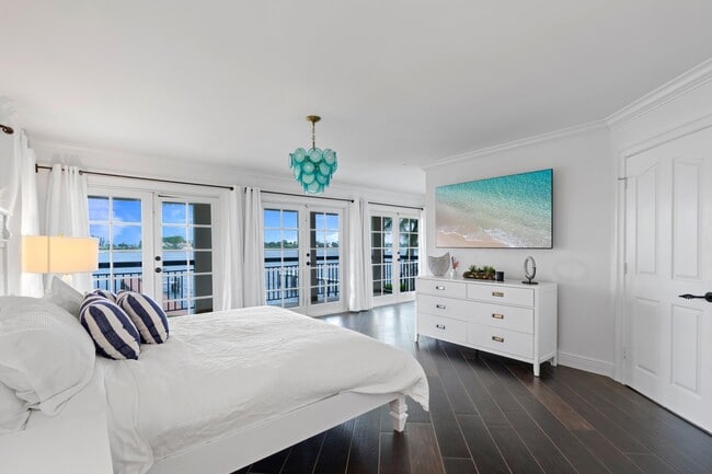 Building Photo - 3304 N Flagler Dr