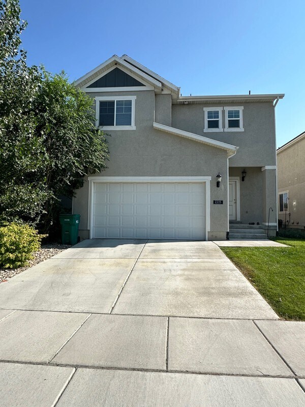 Building Photo - 2215 W Bluebird Dr