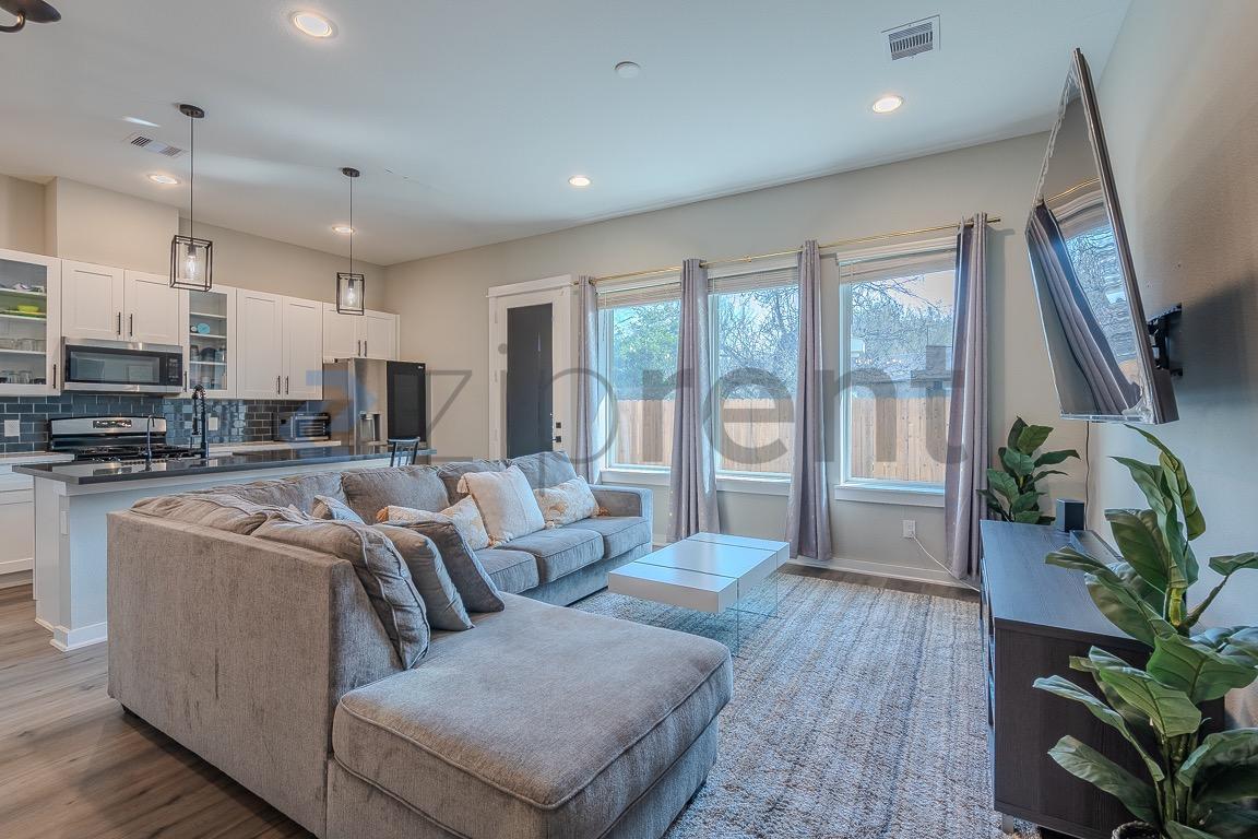 Building Photo - 6706 Parker Grv Ln