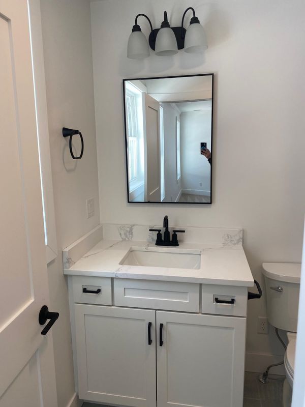 Building Photo - 53 River