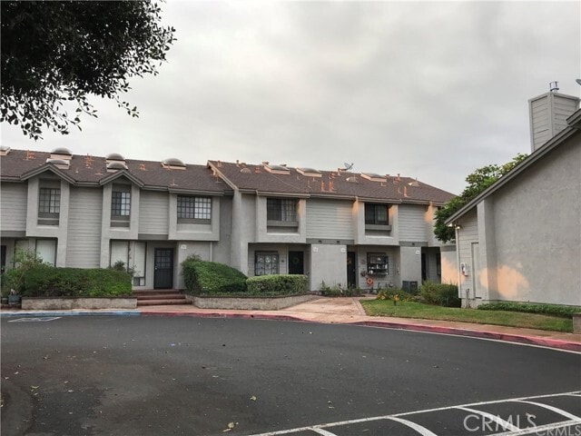 Building Photo - 2220 E Chapman Ave