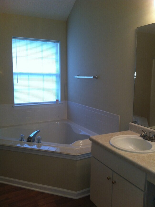 Building Photo - Newly Renovated Stunning House for Rent 4 ...