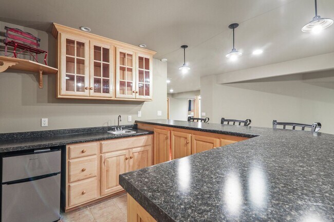 Building Photo - 9621 Shadow Wood Dr