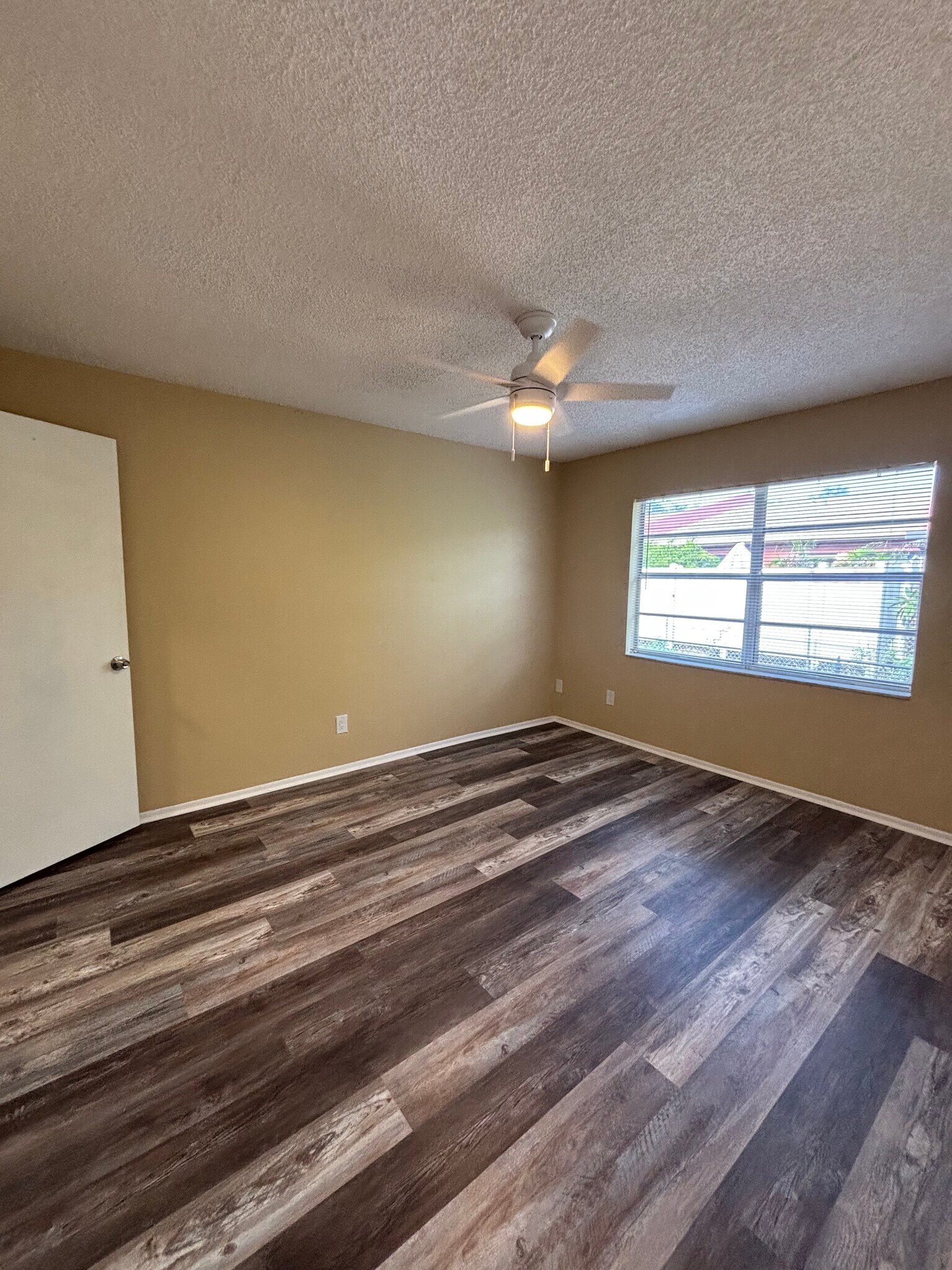 Building Photo - 2 Bed/2 Bath