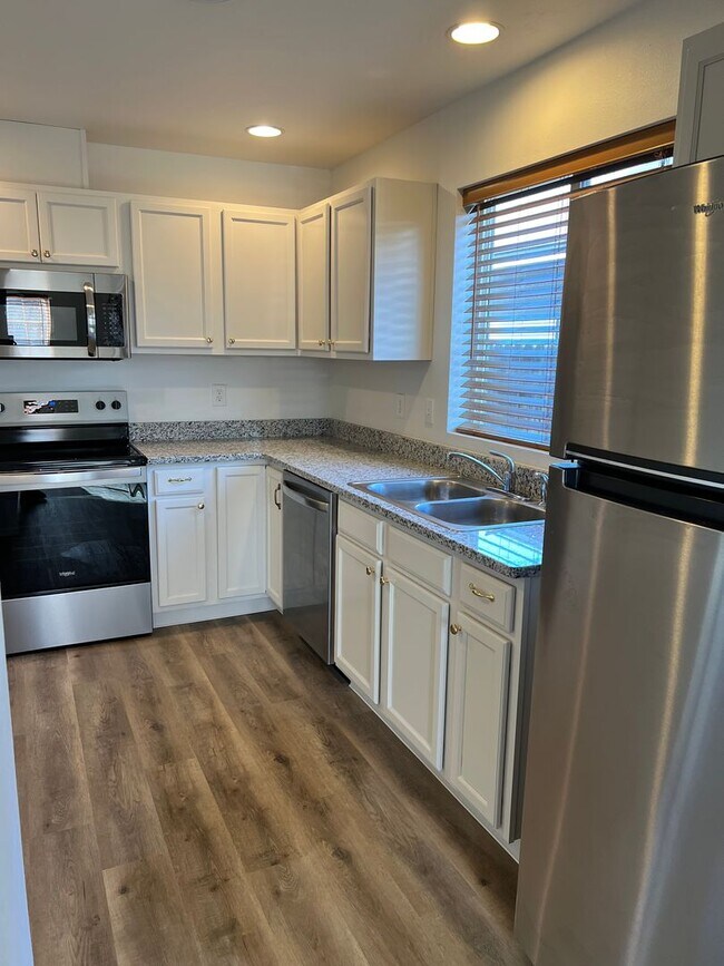 Building Photo - Coming soon! 4 bed 2.5 bath home in Meridian
