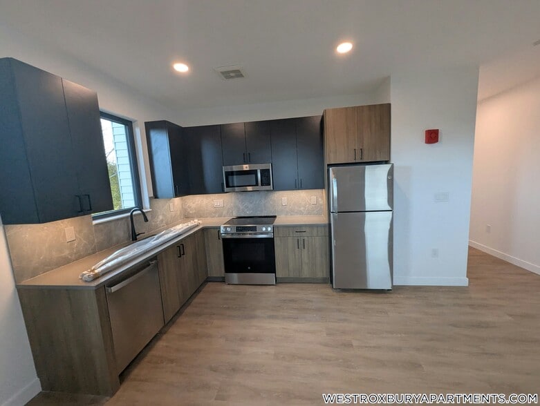 Primary Photo - 199 Gardner St