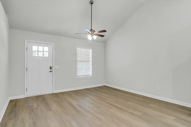 Building Photo - Updated Duplex on quiet street close to downtown.