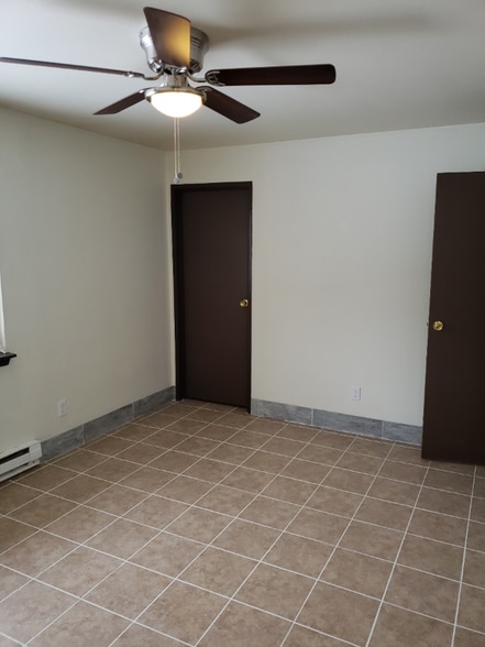 Building Photo - 8835 N Swan Rd