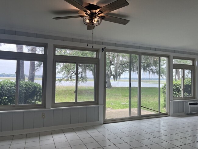 Primary Photo - Stunning Waterfront Townhouse with 3 Bedro...