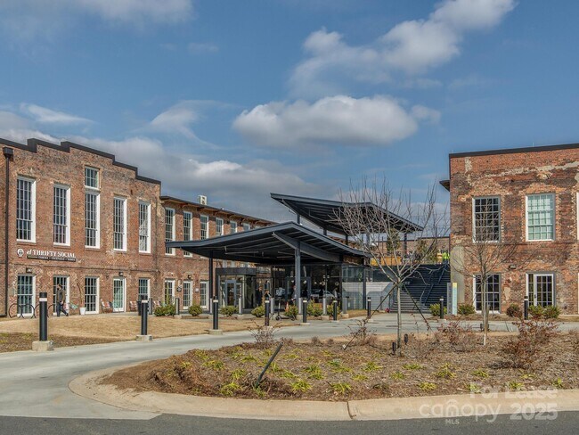 Building Photo - 1310 N Davidson St