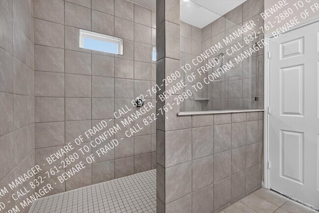 Building Photo - 395 Boroughbridge Dr
