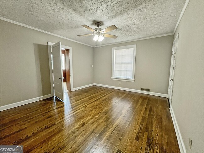 Building Photo - 111 E Screven St