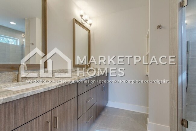 Building Photo - 2119 Herman St