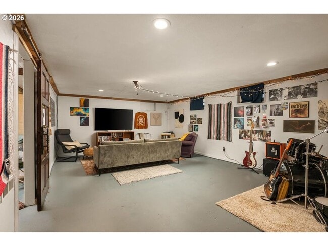 Building Photo - Classic Portland bungalow in Northeast Portland Available July 1st!
