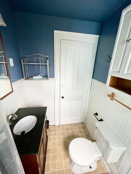 Bathroom 2 - 71 Unger Ave