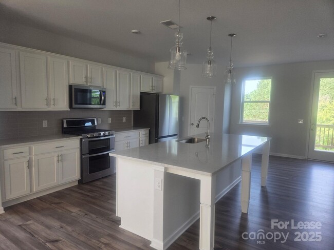 Building Photo - 6997 Waterstone Dr