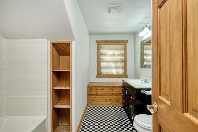 Building Photo - 1111 Berry Ln
