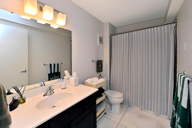 Building Photo - 48 Groveland Terrace