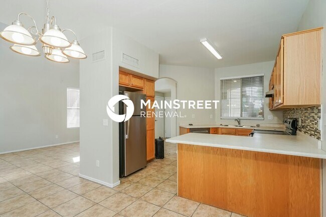Building Photo - 3 Bedroom Pet-Friendly Home in Avondale, A...