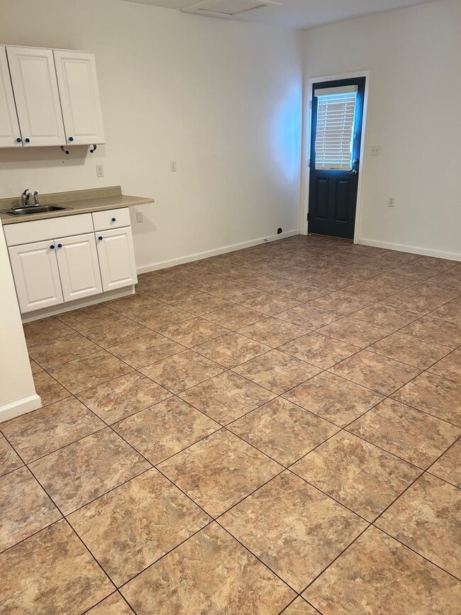 Building Photo - Spacious 3-Bedroom Home + Office/Den in De...