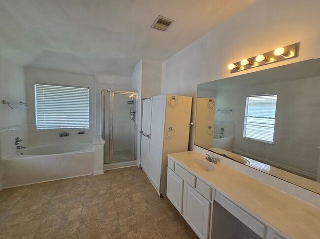 Building Photo - 21526 Oakbridge Park Ln