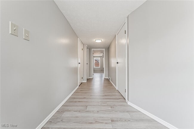 Building Photo - 24111 Edgehill Dr