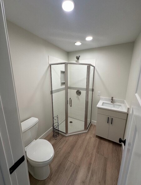 Bathroom 2 - 1415 S Oak St