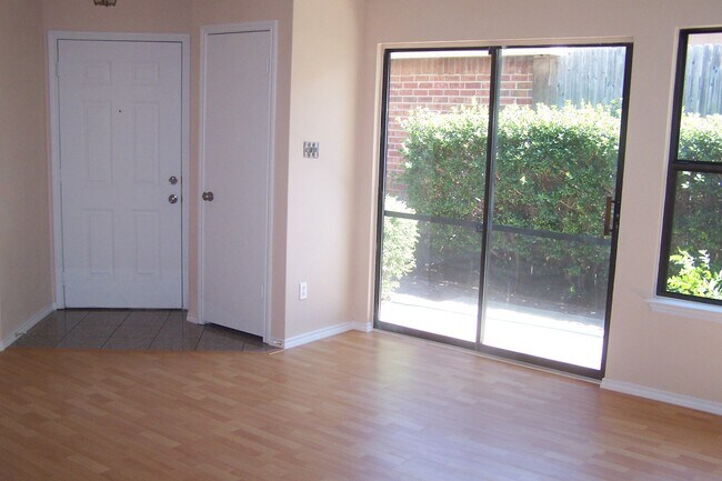 Primary Photo - 6743 Poppy Dr