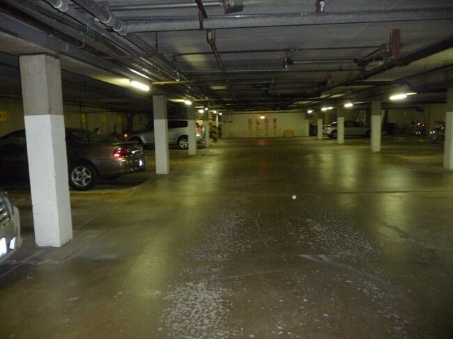 Building Photo - 5000 Carriageway Dr