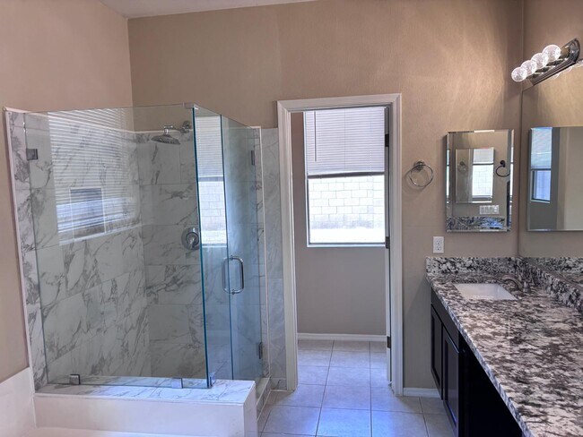 Building Photo - 2720 E Hulet Dr