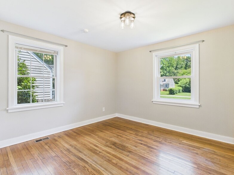 Building Photo - 1310 Devers Rd