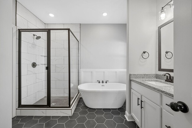 Building Photo - Pet Friendly Four Bedroom with Bonus!