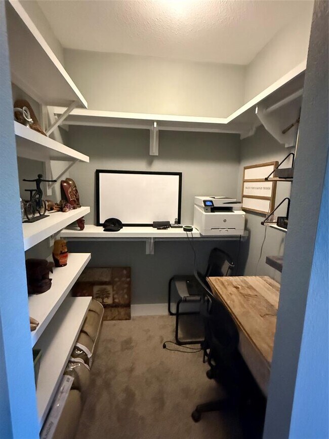 Building Photo - 410 Summit Ridge Dr N