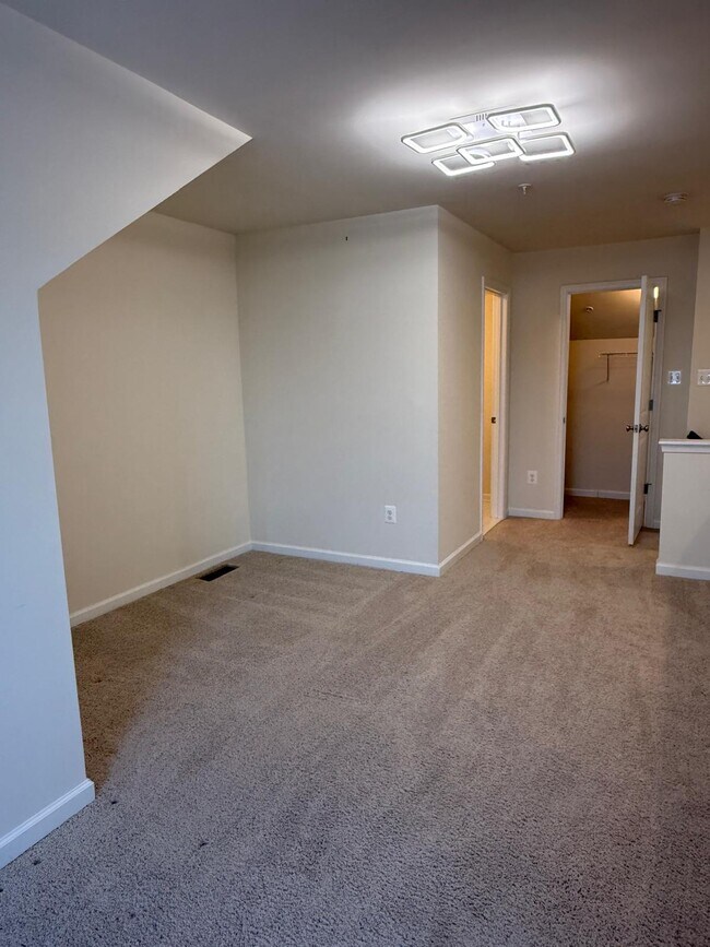 Building Photo - 23910 Catawba Hill Dr