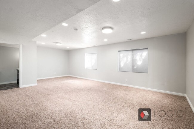 Building Photo - Stunning Row End Townhome In Excellent Loc...