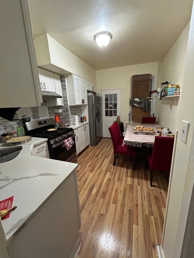 Building Photo - 140 Sterling Ave