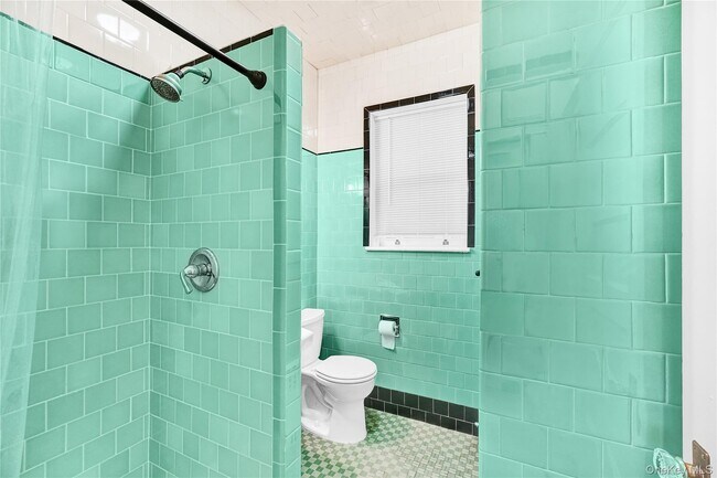 Building Photo - 158 Dubois St