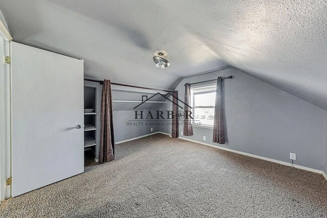 Building Photo - Pet-Friendly 3-Bedroom Gem in Prime Rochester Location