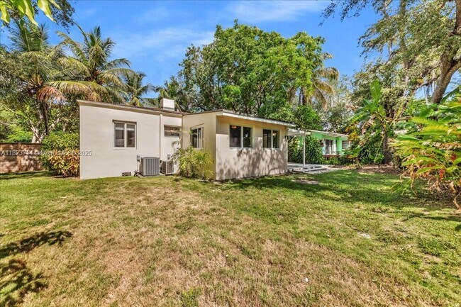 Building Photo - 7341 SW 64th Ct