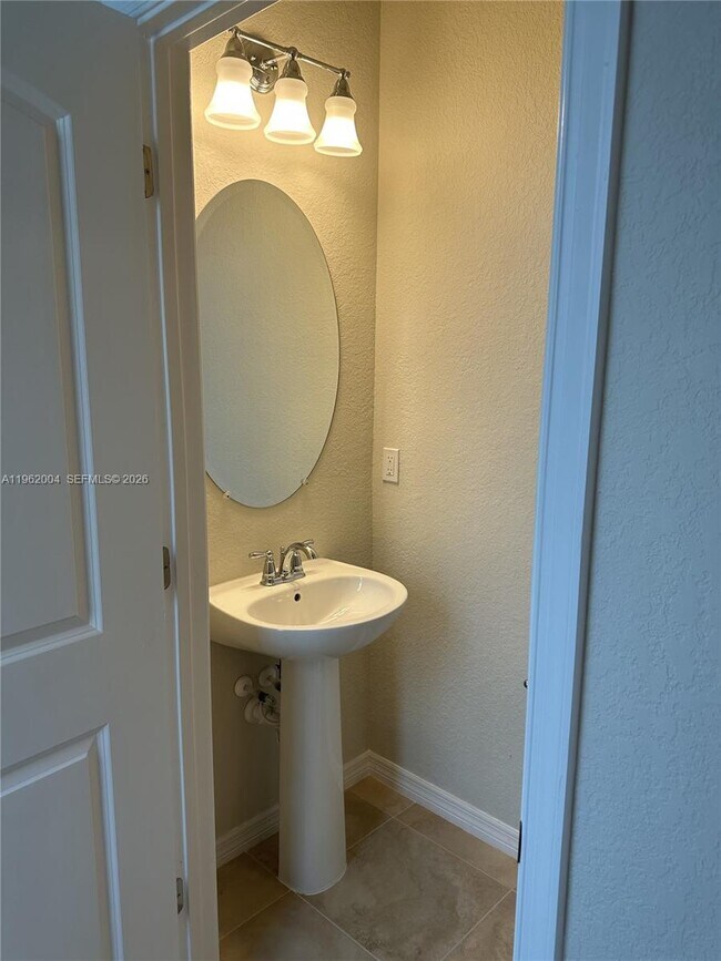 Building Photo - 2163 Appleton Cir S