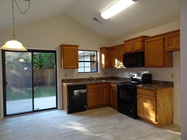 Building Photo - 332 Pleasant Pointe Dr