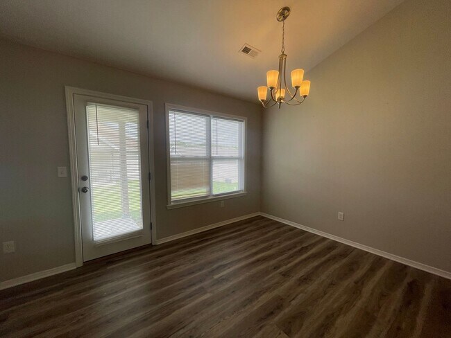 Building Photo - 139 Woodland Dr N